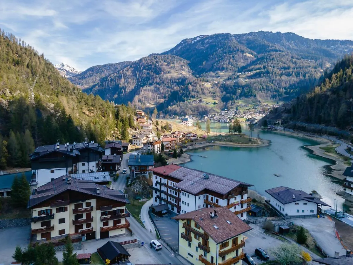 Abetaia Sul Lago Alleghe 0*,  Olaszország