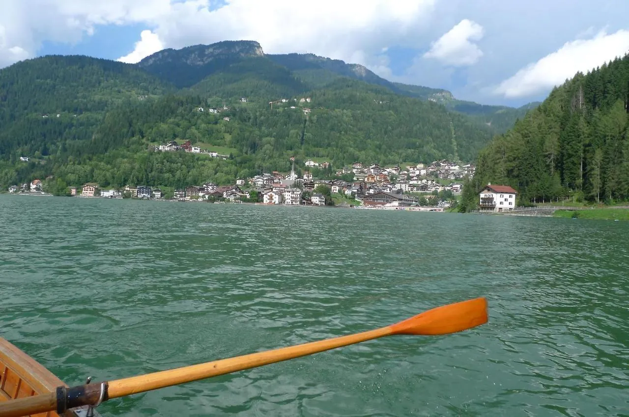 Abetaia Sul Lago Alleghe 0*,